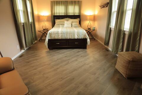 Riverfront getaway close to town.