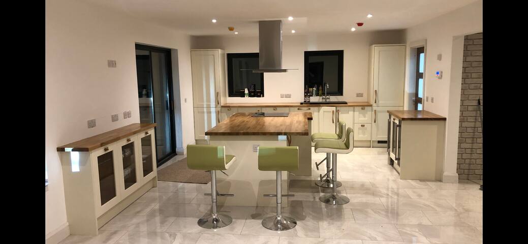 Wow House! New home @ great rates. 
Modern & Fresh