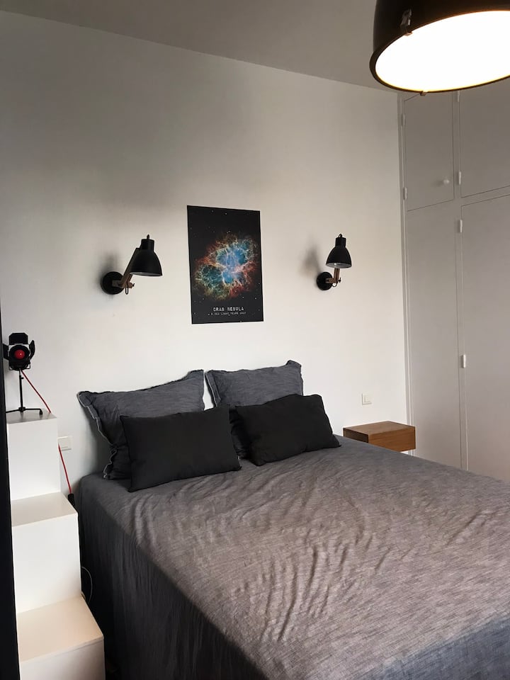 Chumba cha kulala 3 - kitanda 160 - safu moja tu ya kabati limehifadhiwa kwa mgeni , wengine wamefungwa - nafasi ndogo ya kuhifadhi haipatikani kwa watengenezaji wa likizo 