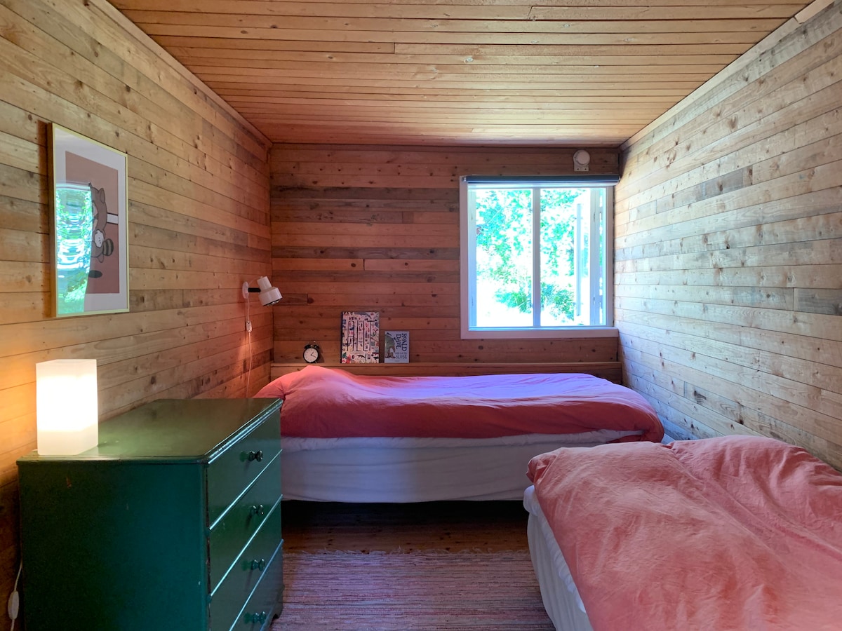 Bedroom no 2: 1 beds W:90 cm and 1 bed W:90cm