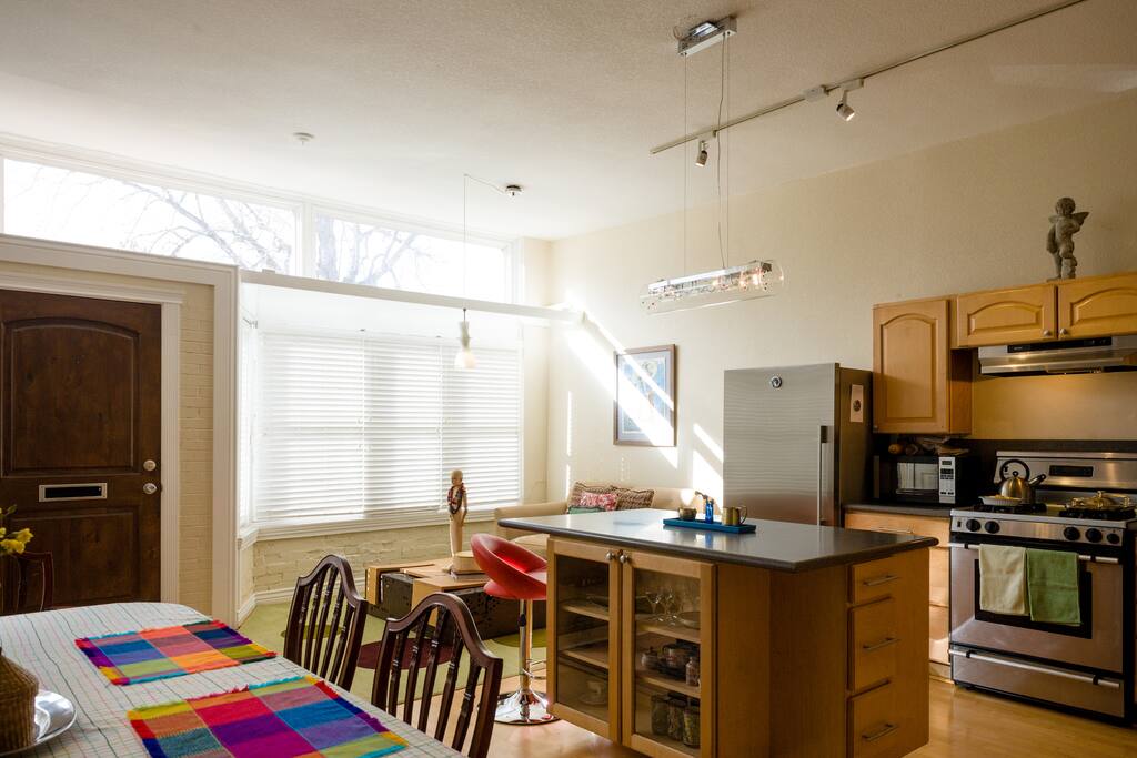 Living Room with views to the Elati St.