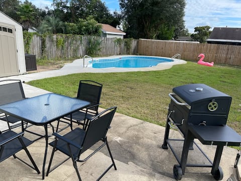 *Private 3BR/2b +pool 10min drive multiple beaches
