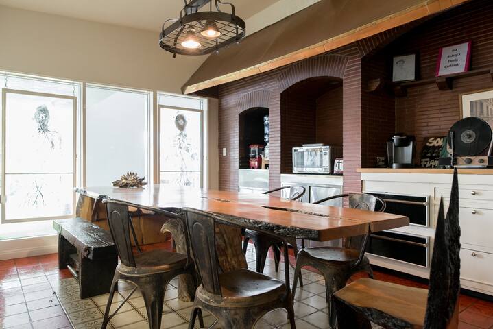 Creative Oasis @6th&FRANKLIN gallery image 4