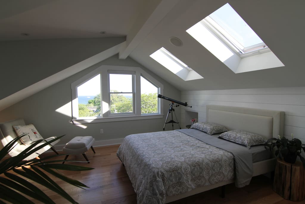 Top floor bedroom with Harbor View