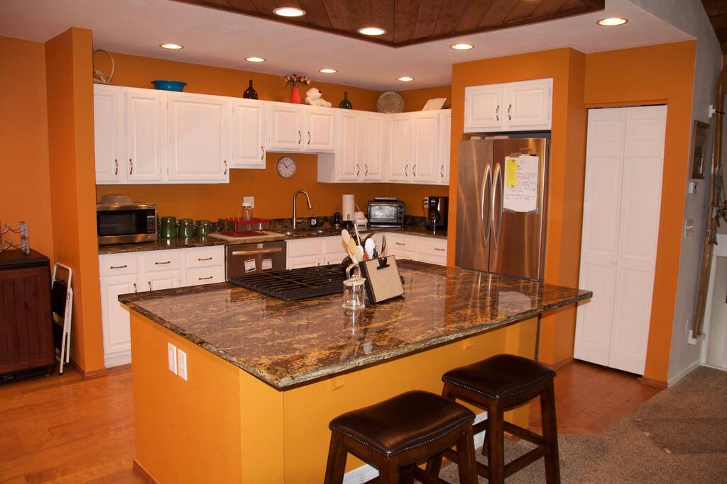 6 Burner Stove, Oven, Dishwasher, Toaster Oven, Microwave