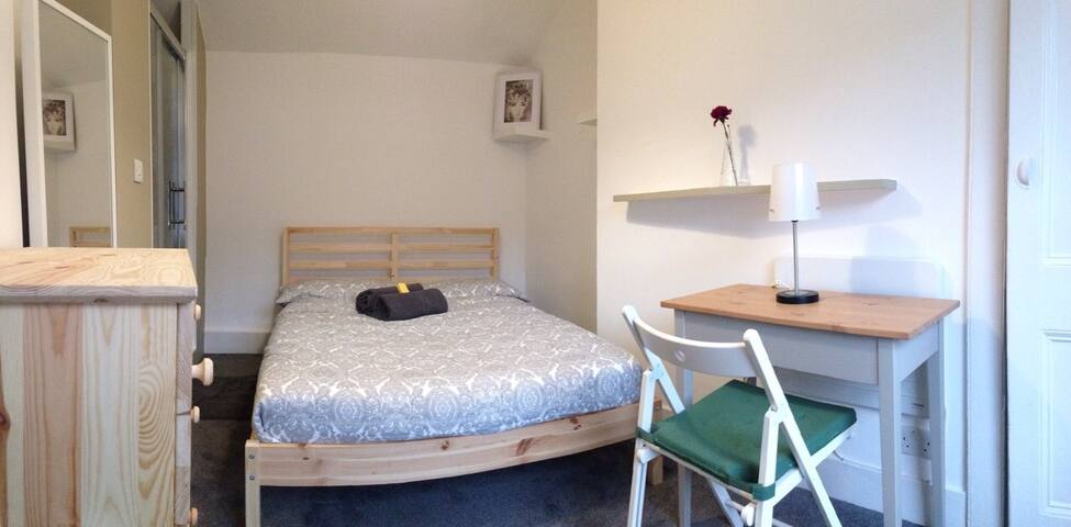 Double room/Private toilet&shower/London Center