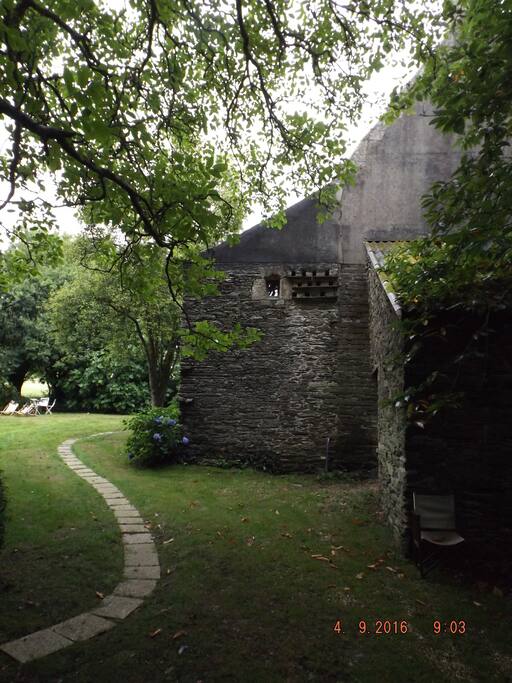 L'ancien pigeonnier (boulins)