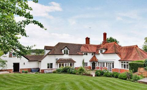 Country House, 5bed, large garden, heated pool
