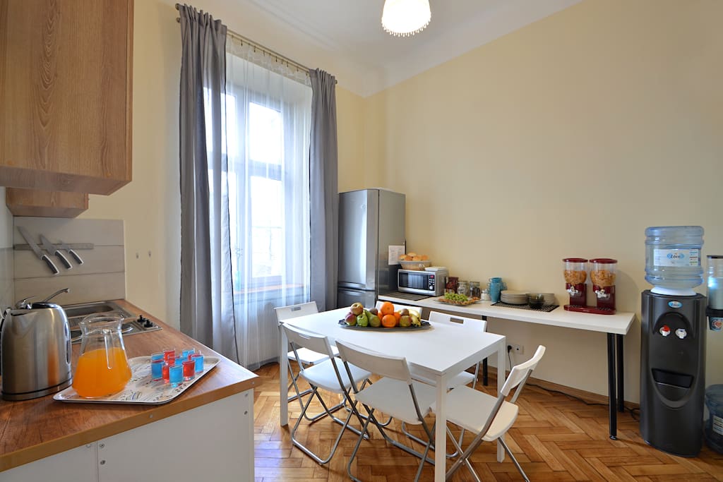 Fully equipped kitchen.