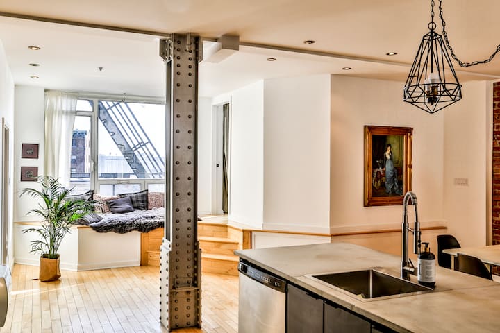 Huge Luxury Montreal Old Port apartment