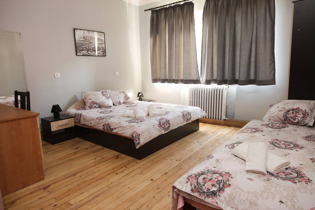 Room with double and single bed and en suite bathroom