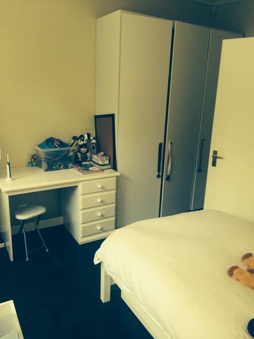 BEDROOM 2