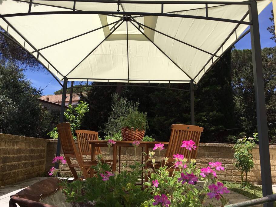 VISTA GAZEBO