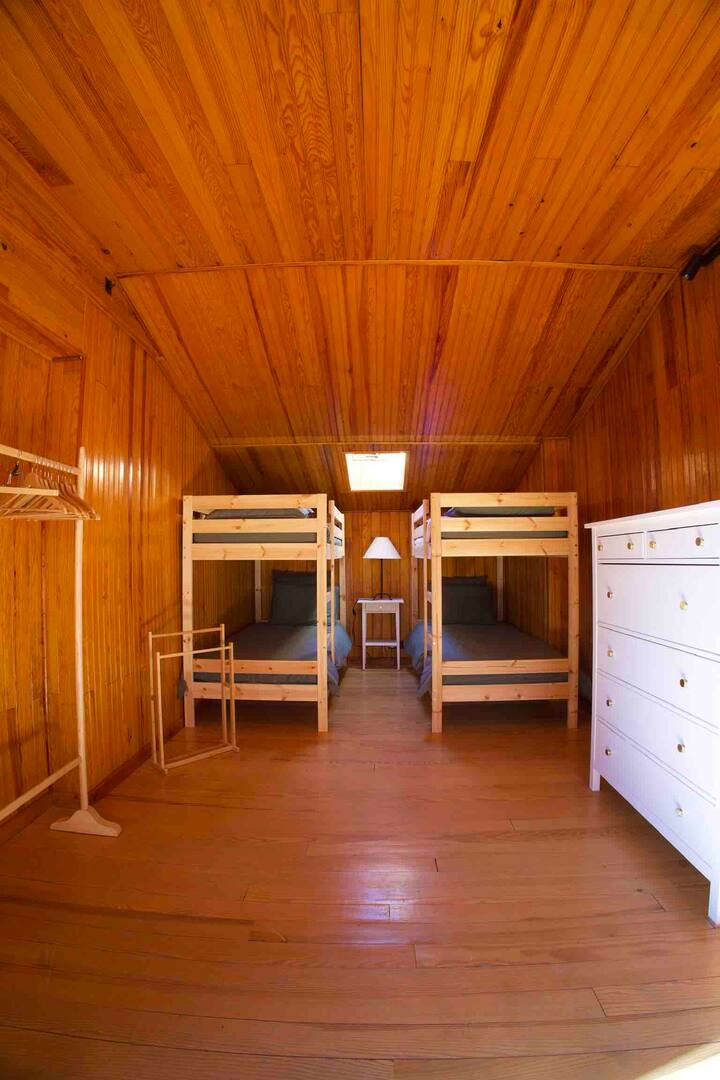 Nivel 2: la habitación 3 con dos literas de 90x200 cm. 