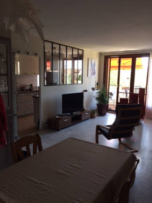 Vue du salon a partir salle à manger