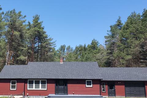 2 BR Home Close to Stowe W/ Privacy & Convenience