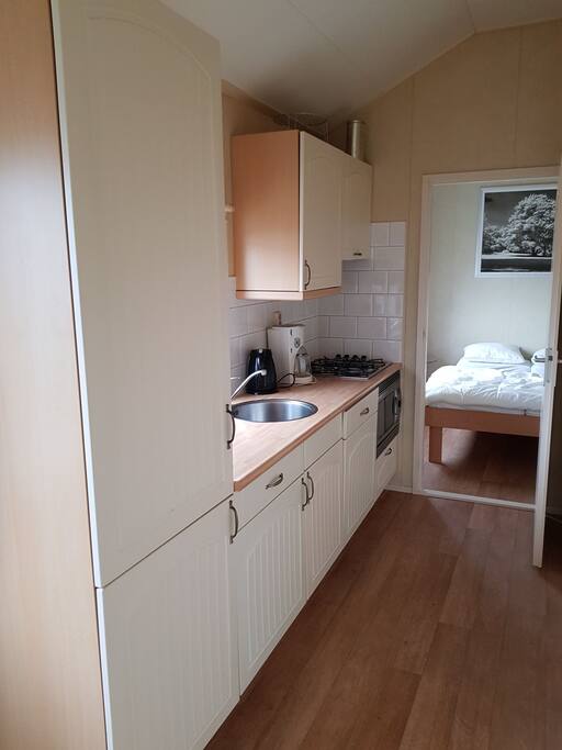 Luxe keuken met koelkast en vriezer