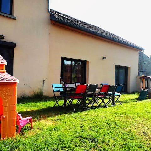 Very spacious, quiet, bright cottage near A75 Aubrac.