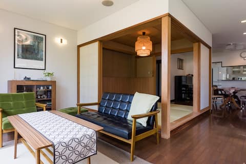 Relax in a traditional Japanese room & garden