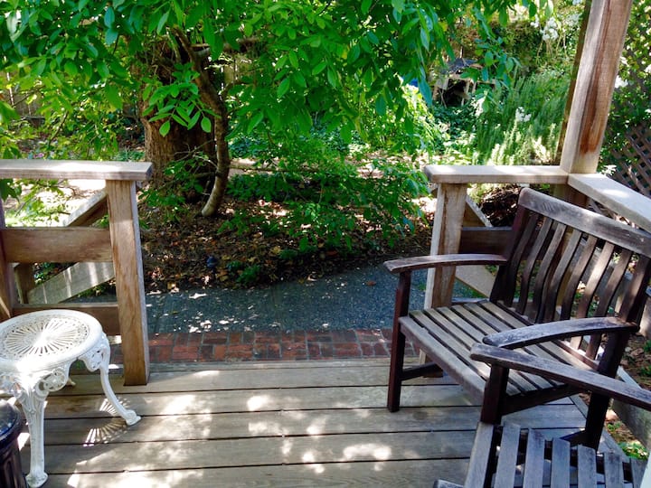 Pt. Reyes, Robins Retreat, cal king bed, jacuzzi!