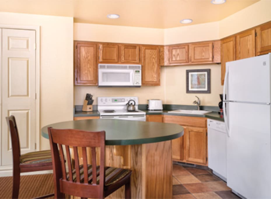 This picture does not show the specific unit being rented. The unit rented will be based on which units are available upon check-in. These pictures are meant to show the property and an example of the room style and décor.