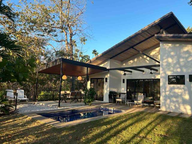 Tranquil Oasis in a Premier Gated Community Grande