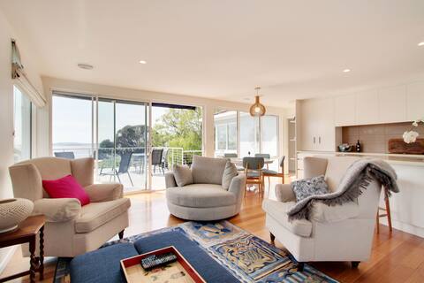 House by the Beach, Beautiful View - 20m from sand