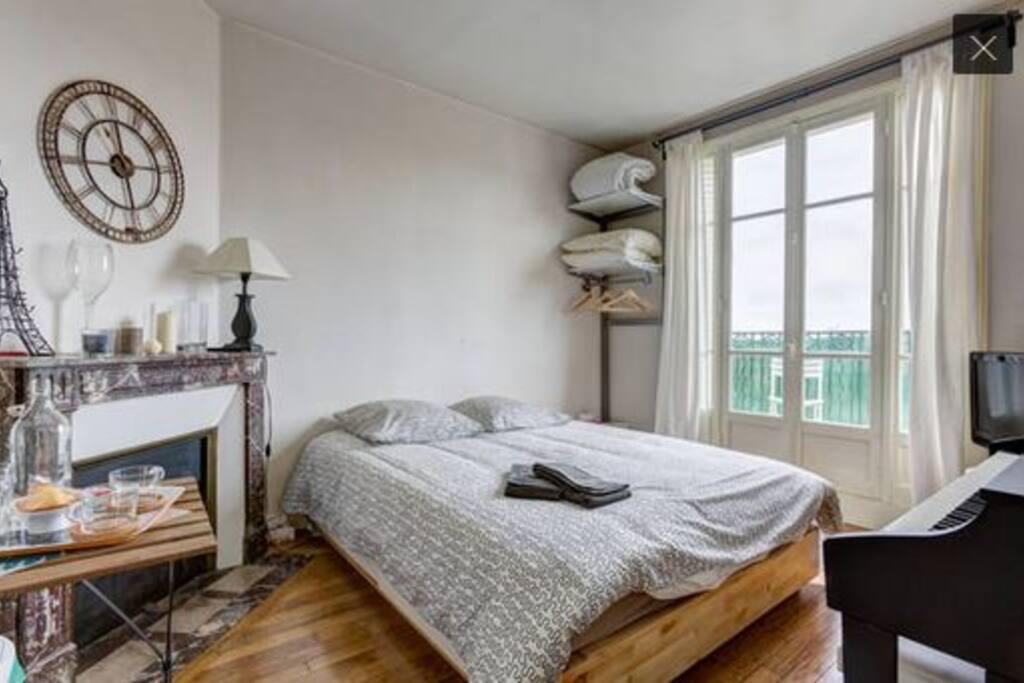 Private room with access to the terrace & piano