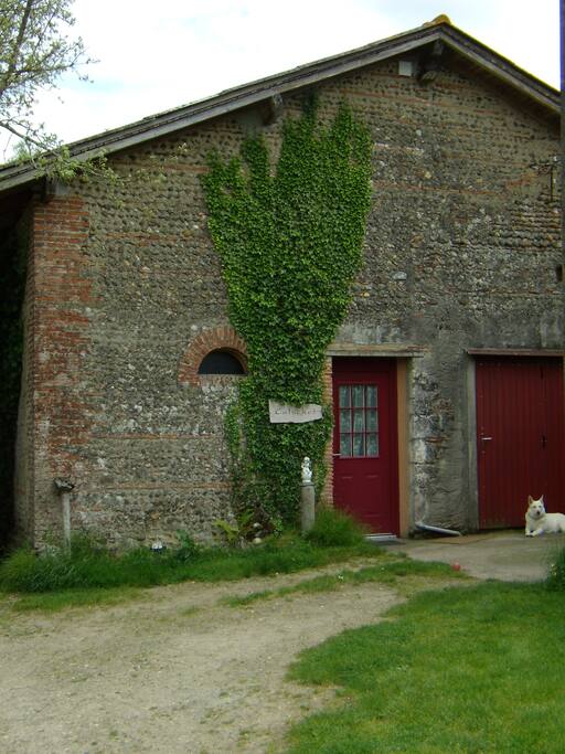 Côté entrée CALUCHET