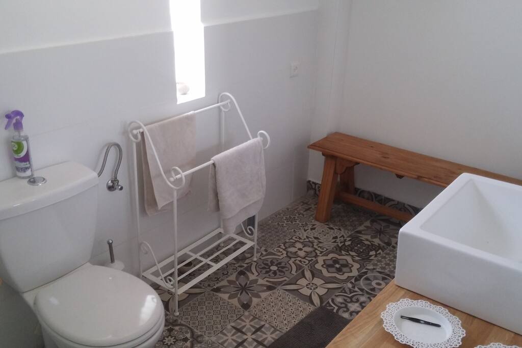 Bathroom
חדר אמבטיה