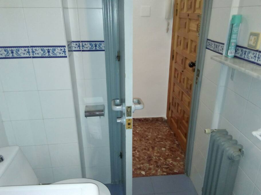 Baño con radiador de 19-23h. en invierno