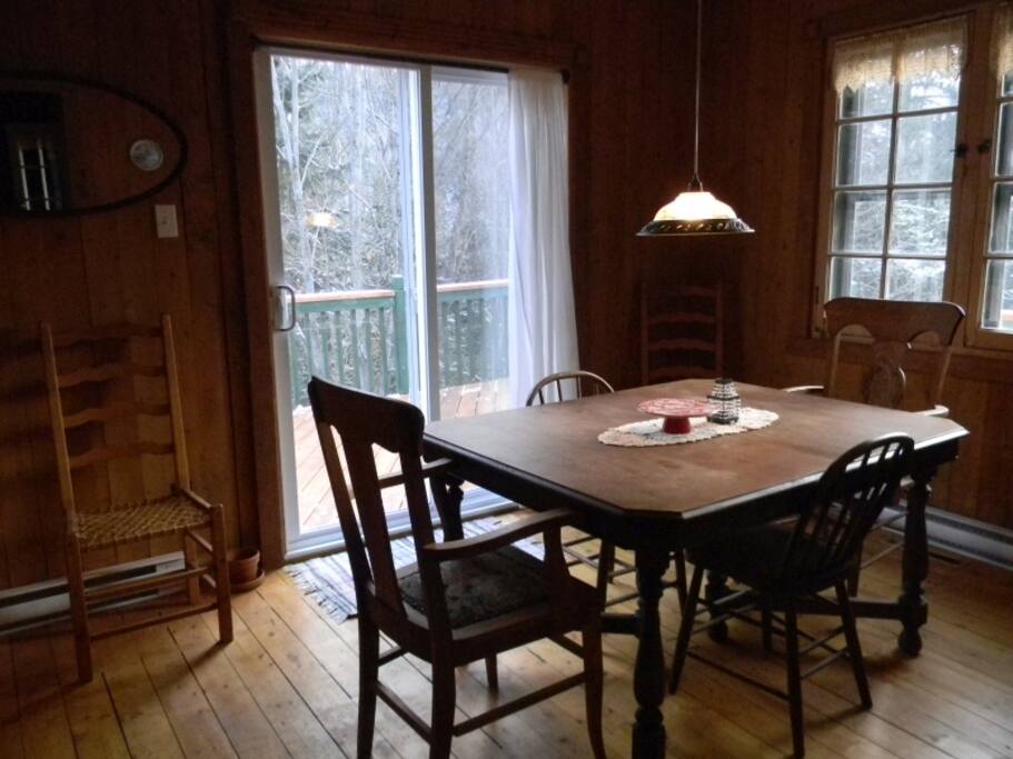 Salle à manger et patio
