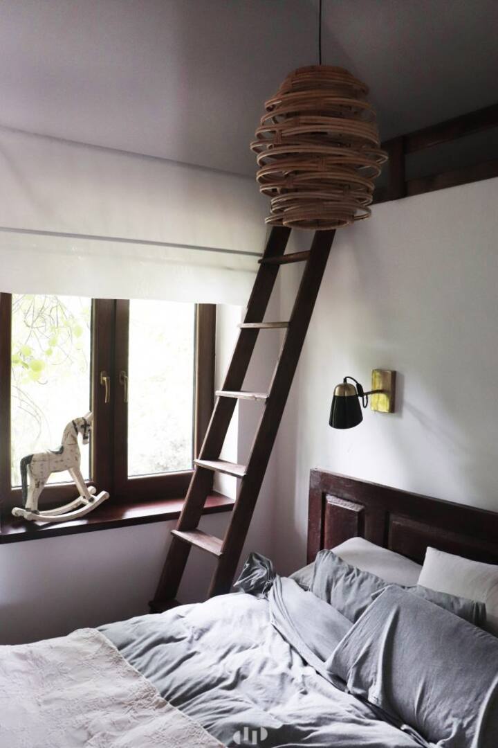 спална соба со поткровје за двајца 