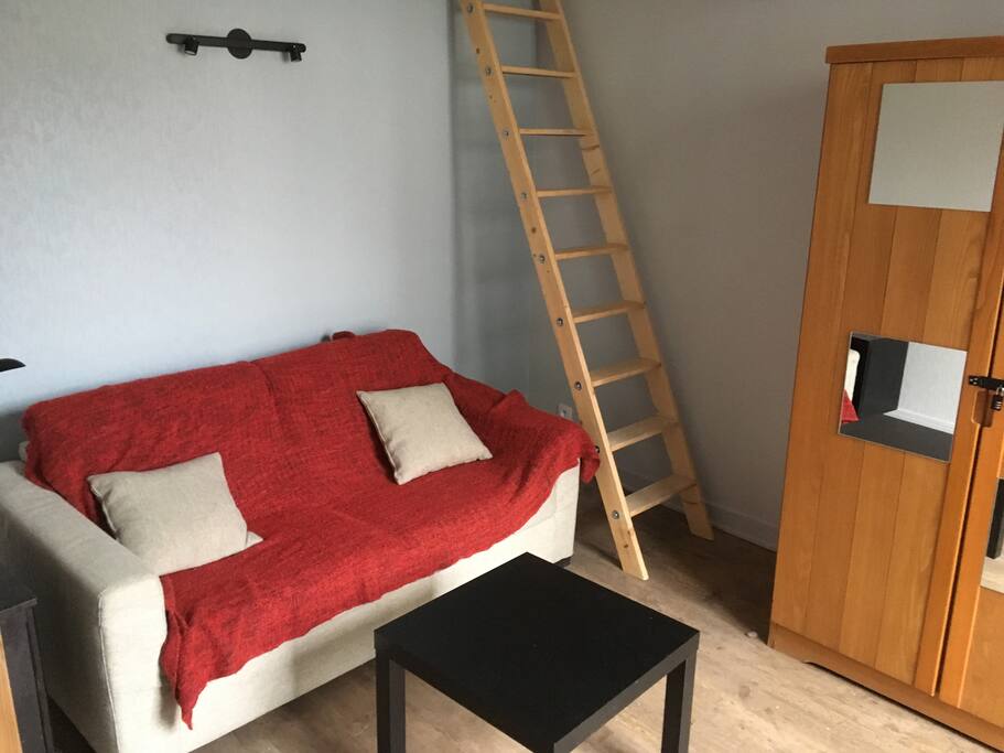 Salon avec canapé