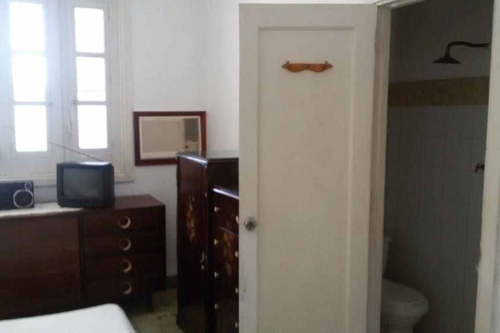 primera habitacion con todas las comodidades