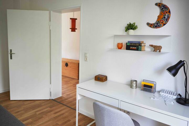 Work from Home 2BR, FREE parking,Netflix,Near BASF