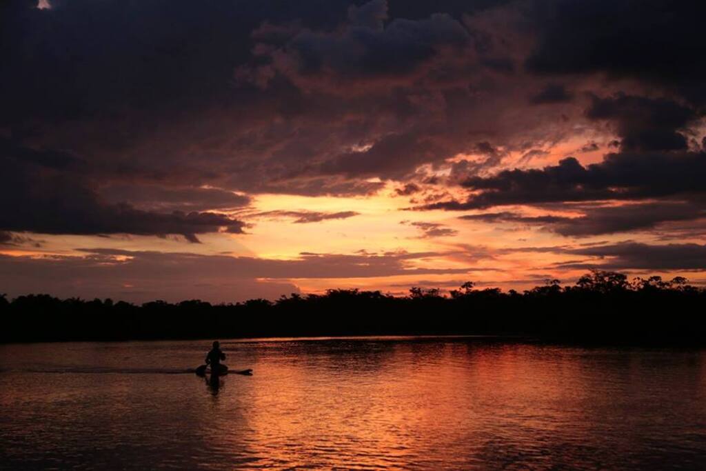 Sunsets will surprise you. Pure magic. / Los colores del atardecer son mágicos.