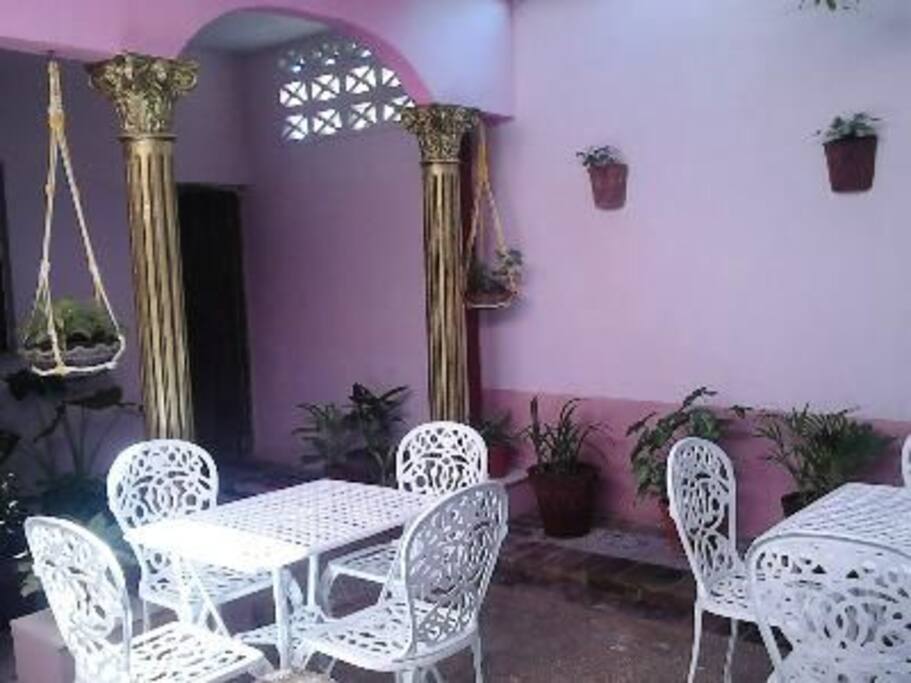Dining 1-2