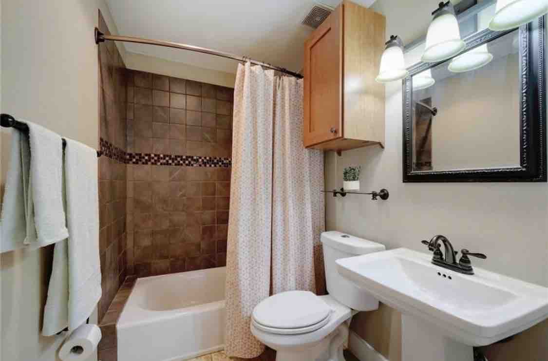 Modern quiet bedroom&bath mins Downtown&Domain