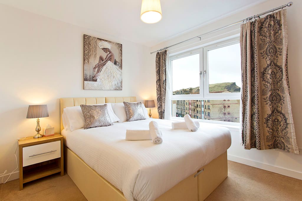 Master bedroom with ensuite and 1 king size bed or 2 single beds
