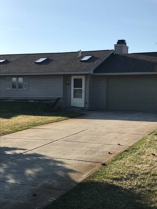 Condo Front w/2 Car Garage