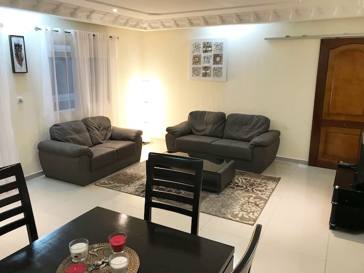 Modern 2Br Apt in Bonapriso