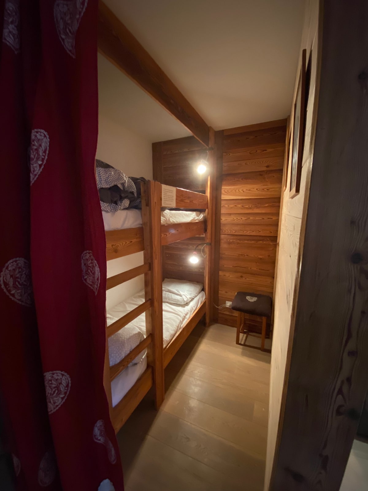 Zona de noche para niños con litera 