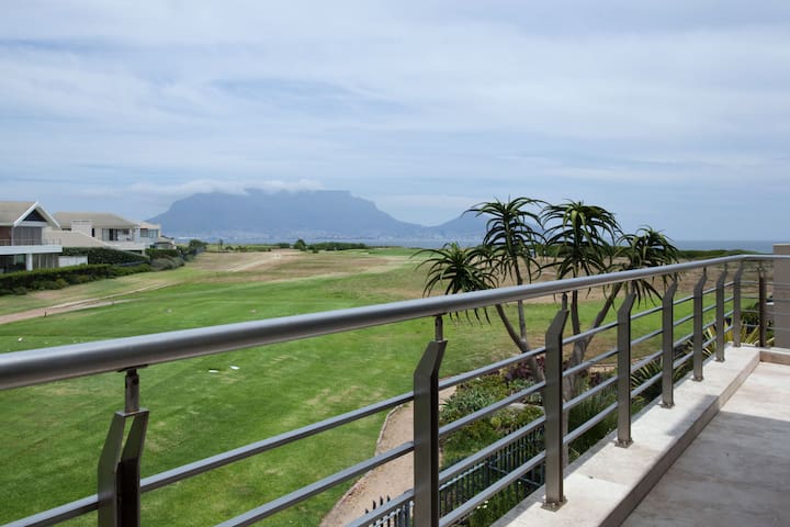 Sunset Links Beach Villa gallery image 3