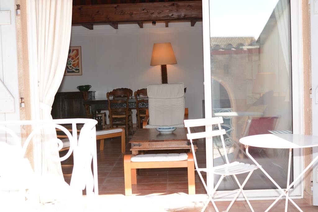Piéce principale depuis la terrasse