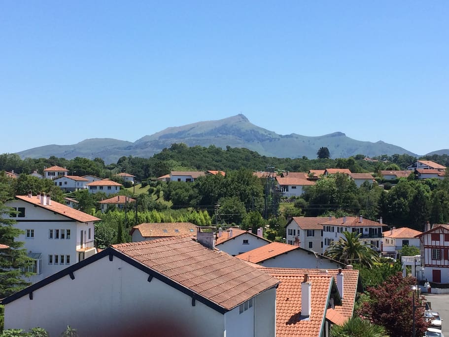 Vue sur la Rhune depuis le salon