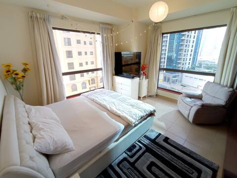 Beautiful Clean Bright Room with the Best View.