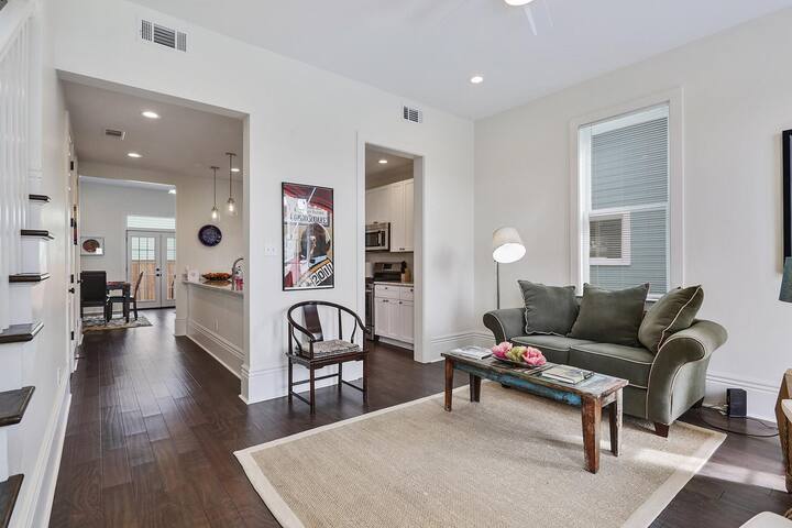 The Retreat On Burgundy. gallery image 4