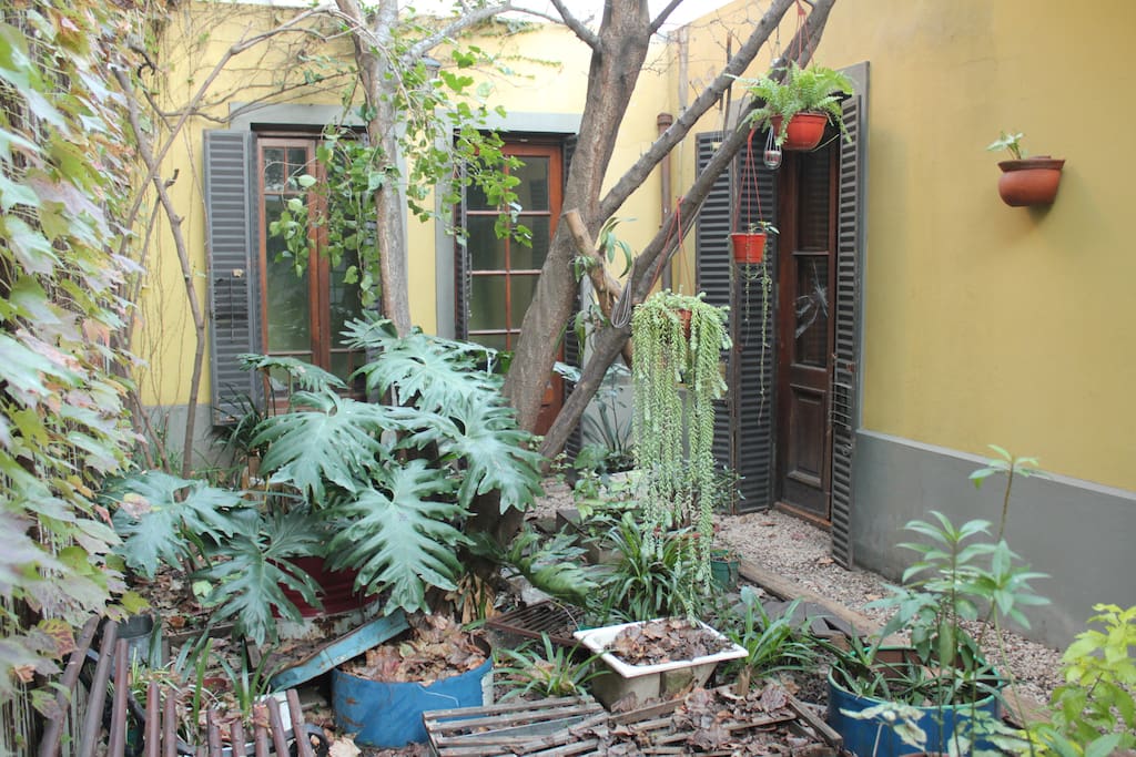 Vista de las dos habitaciones desde el patio