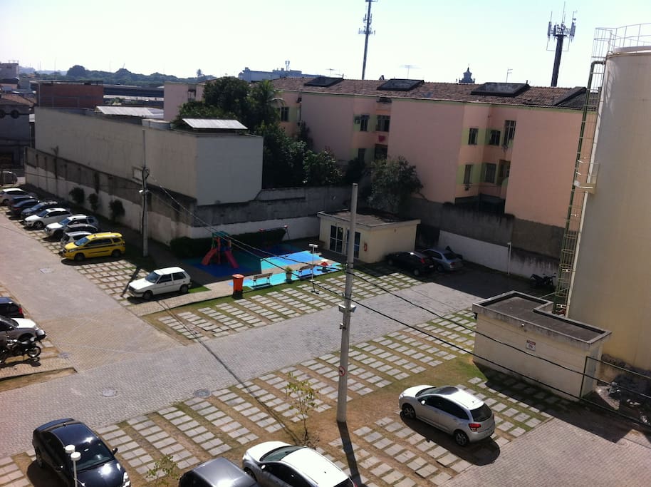 estacionamento e parquinho